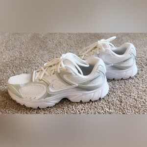 Women’s Nike White V5 RNR Athletic Shoes